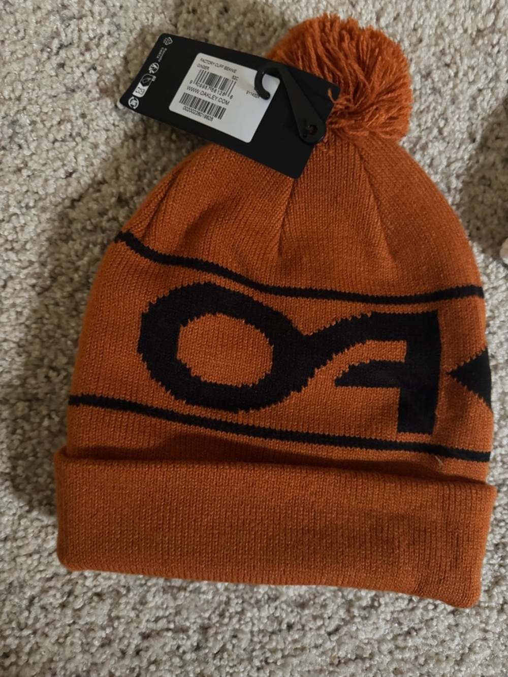 Oakley Adult  Pom Cuff Beanie official color Rust